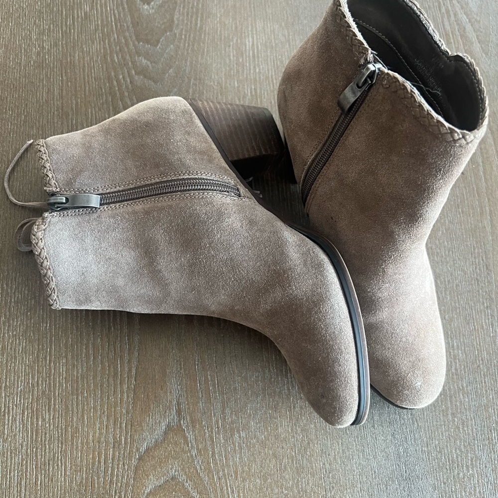 Franco Fortini Stone Suede Ankle Boots